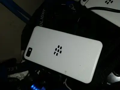 BlackBerry Z10 16GB White - j’ai des centaines de téléphones portables VENTE SALE 514-815-3616 PC: b...