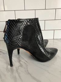 Ladies Black Snakeskin Ankle Boot Size 7.5