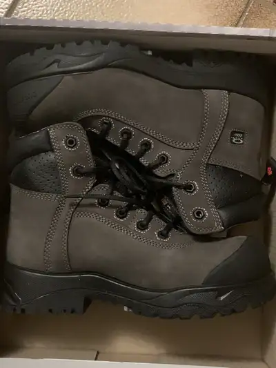 Women’s “metal free” safety  boot (size 9), View more