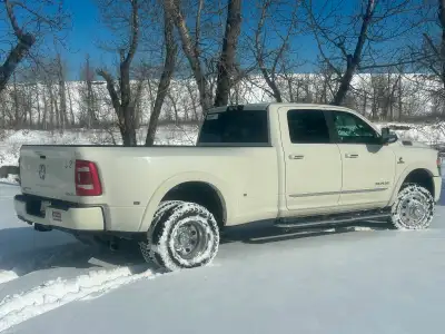 Great truck, one owner Fully loaded No issues 4x4 limited Leather Fifth wheel ball