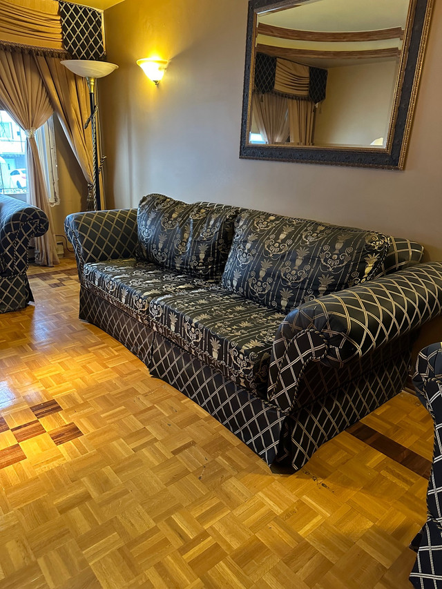 Full Used Couch Set + Curtains dans Sofas et futons  à Ville de Montréal