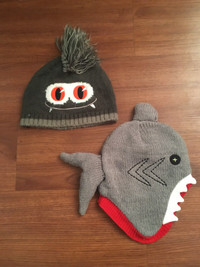 2 x winter hats (h)