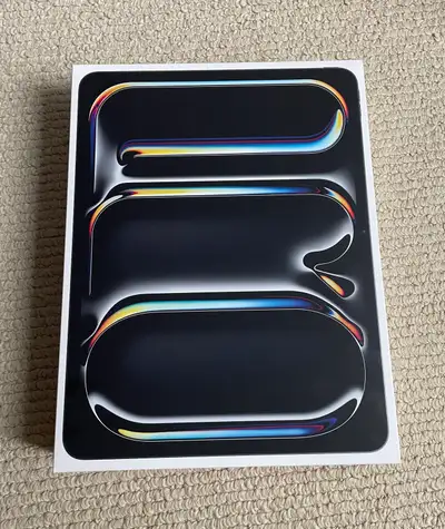 iPad Pro 13 M4 1TB with cellular and Nano texture Brand new in box.