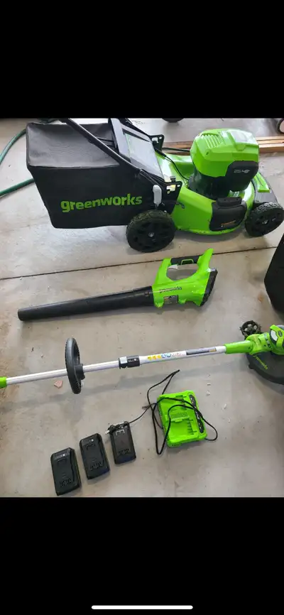 Greenworks lawnmower set Includes lawnmower, leaf blower and trimmer - with batteries