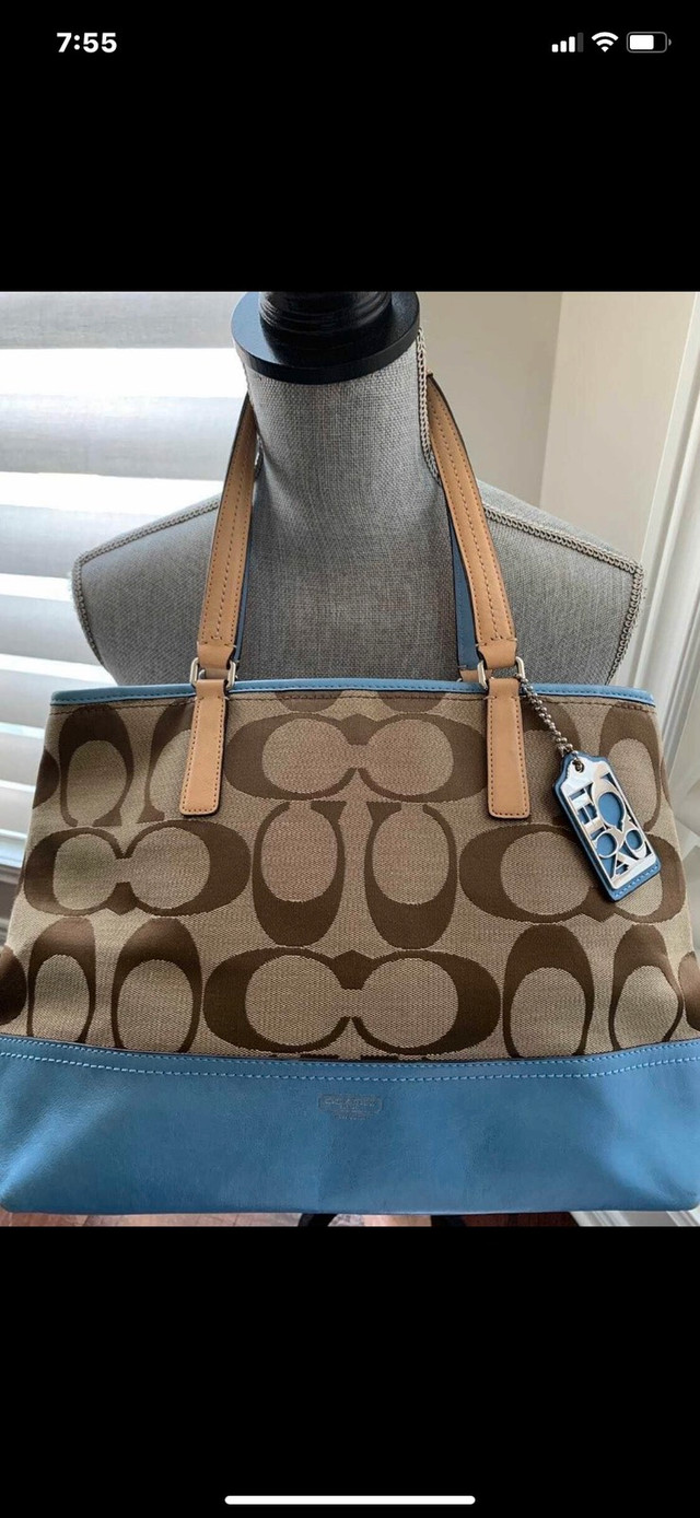 Coach Purse dans Femmes - Sacs et portefeuilles  à Ville de Montréal