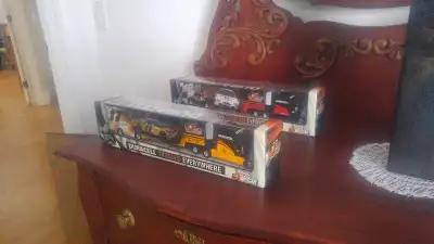 Hot wheels racing duracell 1st win collection chacun 75$ Tout neuf dans la boîte non ouverte. L'anno...