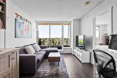 FURNISHED Apartment 1 bed + den, located in front of Central Park, Kingsway and Boundary. It contain...