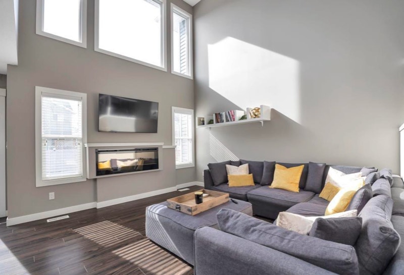 BEAUTIFUL 3 BED 2.5 BATH OVERSIZED DOUBLE GARAGE W 20 FT LIVING Long