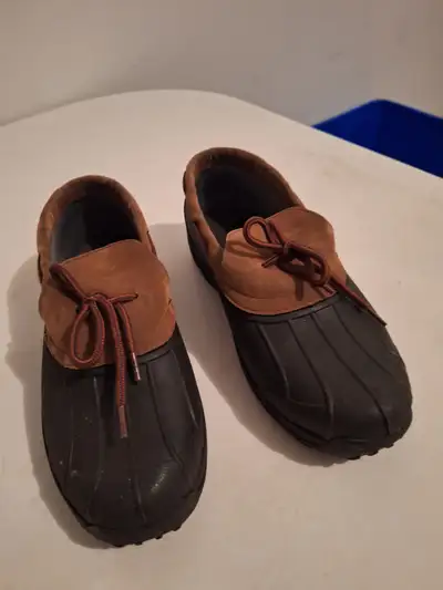 A Pair of Weather Spirits Men Safety Work Shoes, New. Size 10, View more