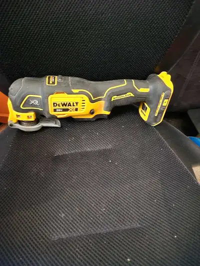 Outil oscillant dewalt 20v dcs356 comme neuf peux utiliser