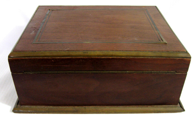 PETITE BOITE DE RANGEMENT ANTIQUE SMALL STORAGE BOX dans Art et objets de collection  à Ouest de l’Île - Image 4