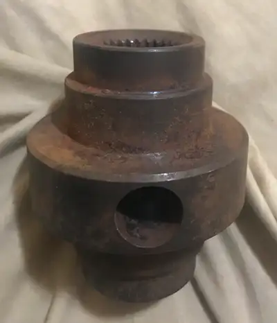 This unused Mini spool is designed to connect shafts, ensuring efficient power transmission with its...