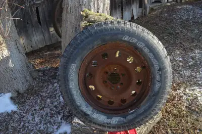 BF GOODRICH P275/65R18 114T M S ON RIM. REMOVED FROM 2004 F150. $20.00 LOCATED IN KINGSTON. DELIVERY...