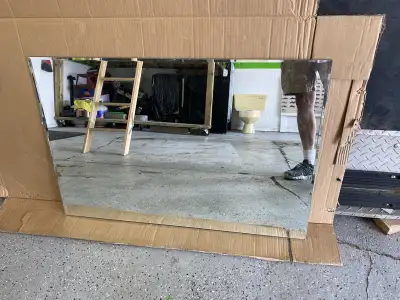 This mirror has a slight bevel right around the whole thing in excellent condition however there is...