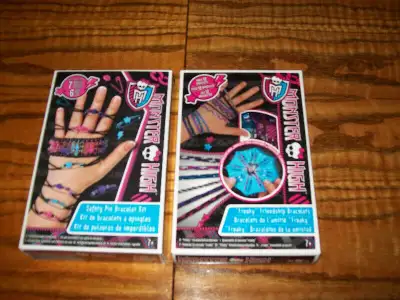 Monster High Freaky Friendship Bracelets/Safety Pin Bracelet Kit, View more