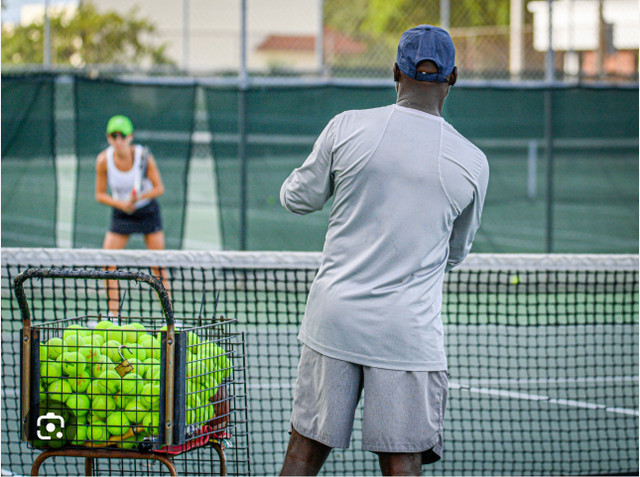 Tennis coach Instructor NEEDED  in Fitness & Personal Trainer in Oakville / Halton Region