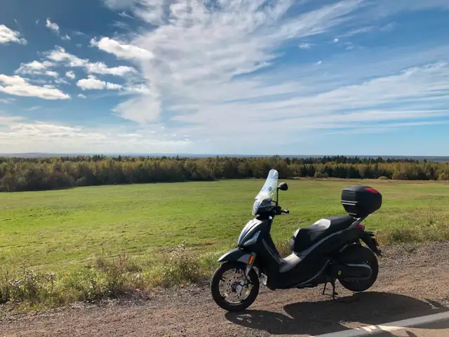 2016 PIAGGIO BV-350 MAXI SCOOTER in Scooters & Pocket Bikes in Moncton - Image 3