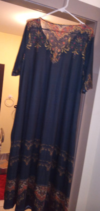 Pretty Midi Dress w\ pockets $20  NEW Vernon