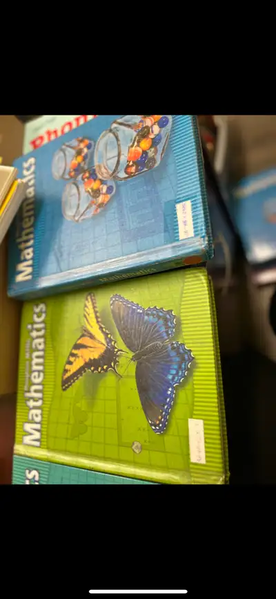 Livres science et math (certains en anglais) + certains livres du prof. 10$/chaque Plus que sur les...