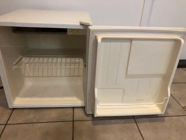 Compact Mini Fridge (White) in Refrigerators in City of Halifax - Image 2