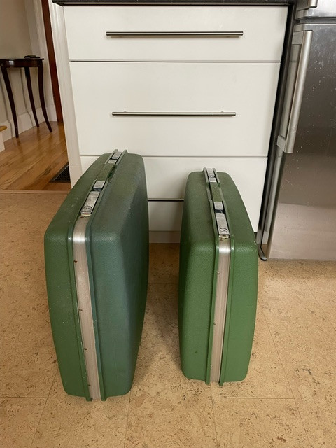 Retro Luggage Set in Arts & Collectibles in Moncton - Image 4