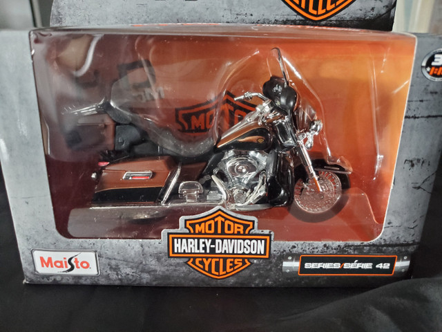 2013 FLHTK ELECTRA GLIDE ULTRA LIMITED, 1:18 DIECAST in Other in Calgary - Image 3