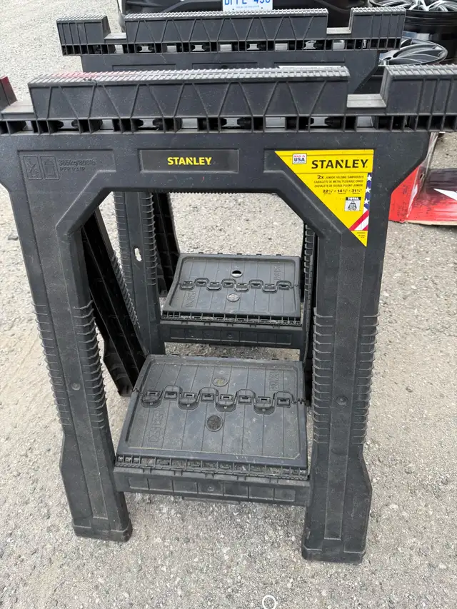 Stanley Sawhorse in Ladders & Scaffolding in Oakville / Halton Region - Image 2