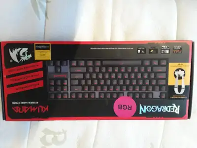 clavier red dragon K552 RGB mécanique. valeur de 60$ et laissé à 25$
