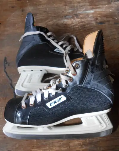 Belle paire de patins Format D pour Junior (la taille exacte figure sur la photo 7) patins presque n...