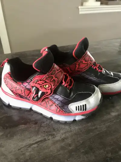 kids shoes size 3
 great condition, View more