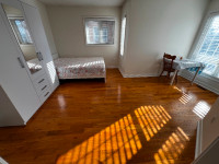 Spacious and bright room for rent!!!