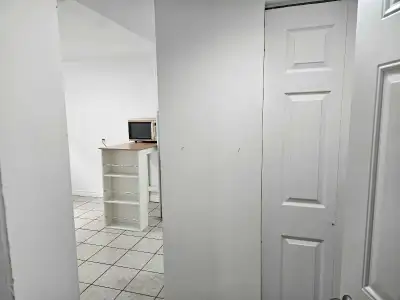 Appartement de 1 chambre au sous sol, propre et lumineux. Électroménagers inclus : four, réfrigérate...