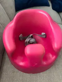 Bumbo seat with harness 