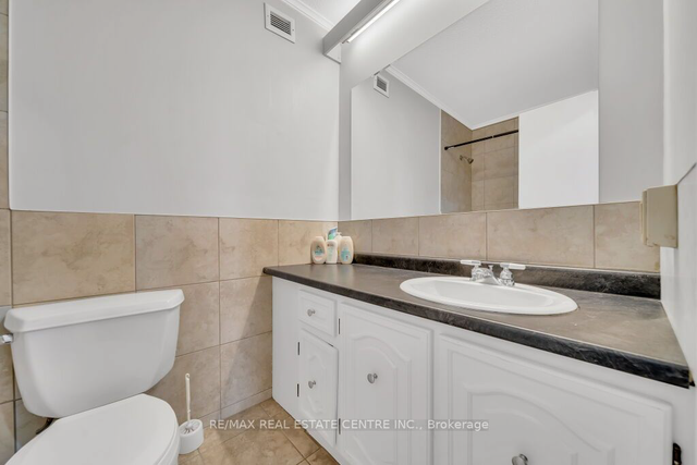 Private rooms for female student in Room Rentals & Roommates in Kitchener / Waterloo - Image 8