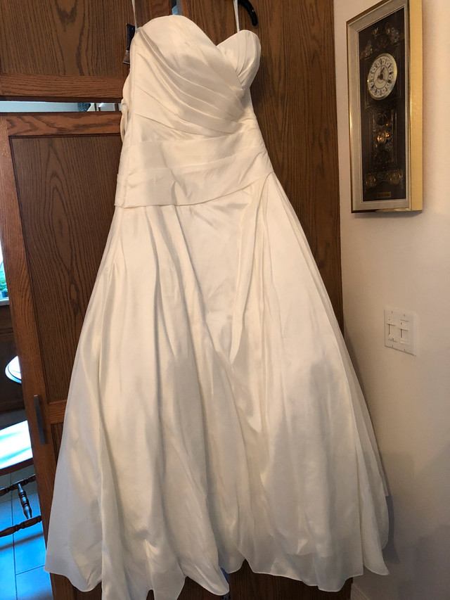 New Size 12 NEW Wedding Dress in Wedding in Calgary