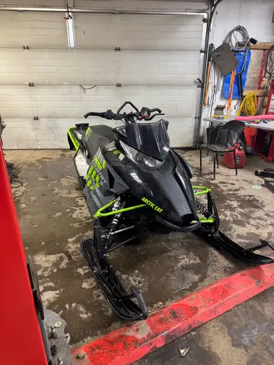 2017 Arctic Cat XF8000 Cross Country 800 Suzuki 2650 miles Reverse and electric start will need a ne...