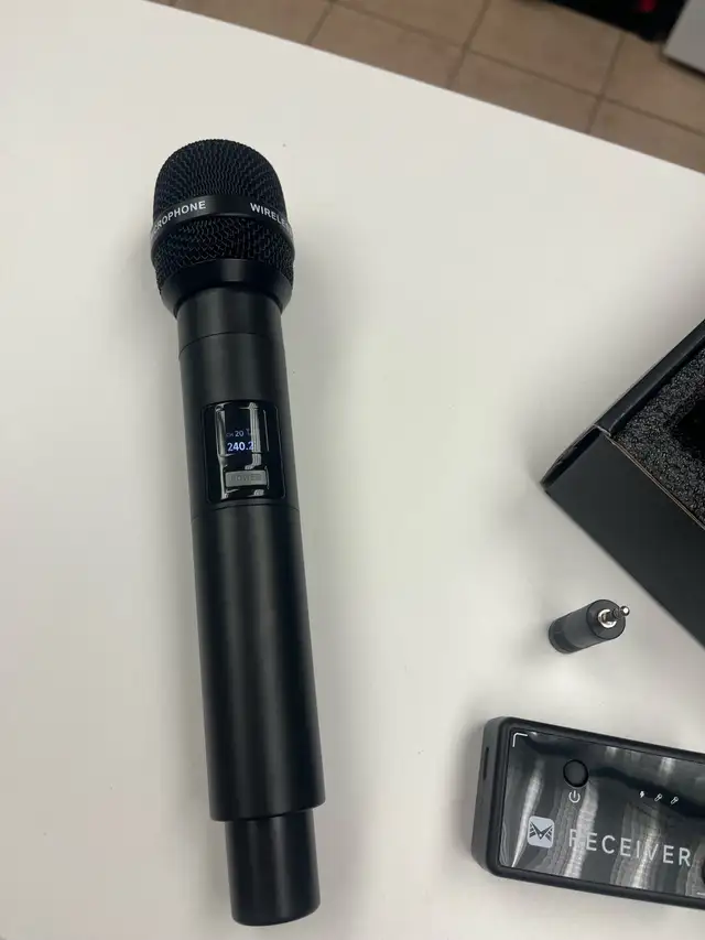 2 Wireless Microphone in Pro Audio & Recording Equipment in City of Toronto - Image 3