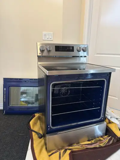 LG Stove ThinQ (WORKING & CLEAN) Lindsay, Ontario, View more