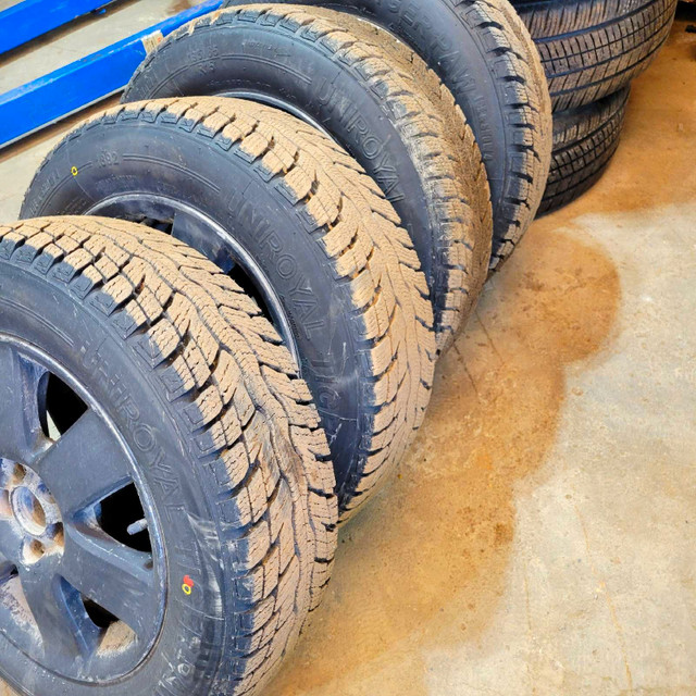 205 65 15  Uniroyal Tigerpaw Toyota Snow Tires & Rims in Tires & Rims in Oshawa / Durham Region