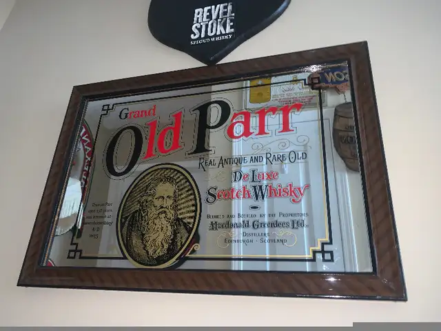 Vintage Grand Old Parr Scotch Whisky mirror excellent condition in Arts & Collectibles in Calgary - Image 5