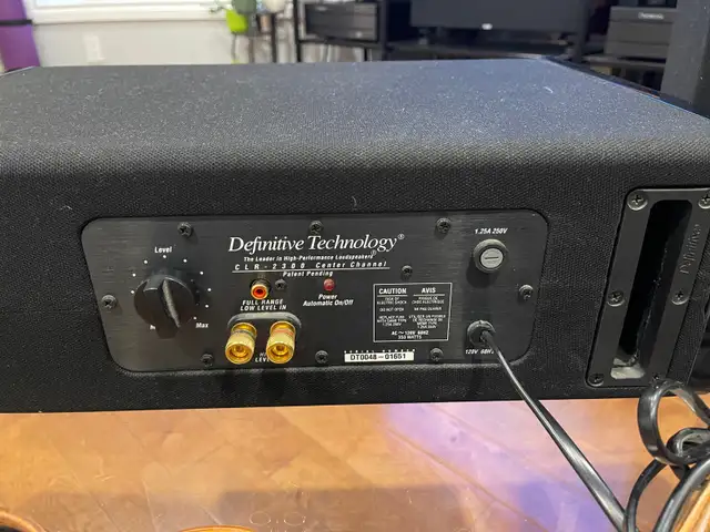 Definitive Technology set of 5 speakers in Speakers in Markham / York Region - Image 10