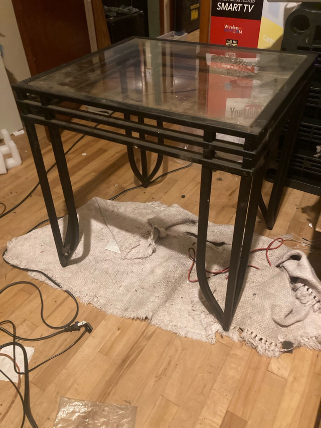 Glass coffee table and end tables in Coffee Tables in Thunder Bay - Image 2