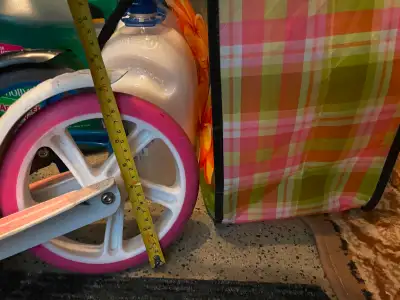 Pink foldable scooter, for kids and teens even adults.. 8 inches wheel base.