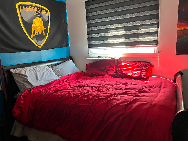 Full-size Double Slay bed with almost brand new mattress dans Lits et matelas  à Ouest de l’Île