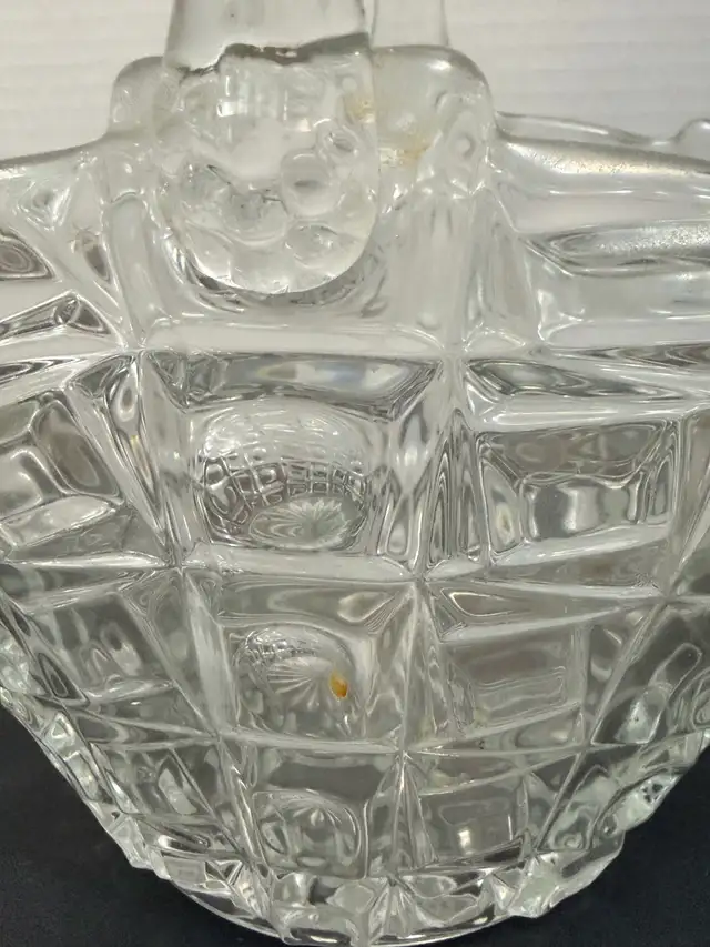 Vintage Glass Basket in Home Décor & Accents in Strathcona County - Image 10