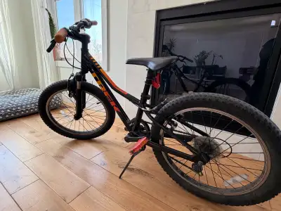 Trek Precaliber 20” Kids Mountain Bike – Black/Orange, View more