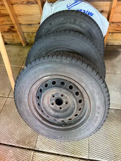 Yokohama winter tires on steel rims Size: 250 70 R16 Was installed on Toyota RAV4