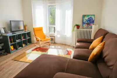 Beautiful Fully Furnished 1-Bedroom in The Annex – June Sublet We are subletting our spacious, fully...