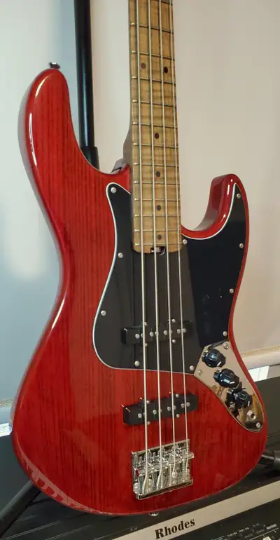 Suuuuperbe Jazz Bass Bacchus handmade, View more
