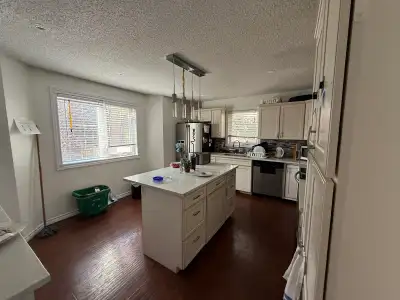 Discover the perfect room for rent in this stunning, former showhome! The room is unfurnished, offer...